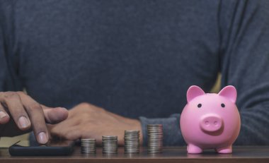 Investor online saving concept, Online Investment Savings, Online Stock Investors, Internet Financial Transactions, Save Monney for Investors Using Internet to Trade Stocks or Trade Fund