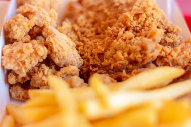 Kızarmış tavuk bulanık arka plan, Tayland 'da sokak yemeği.