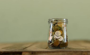 Emeklilik ve finans sektörü konsepti için hesap bankacılığı için tasarruf