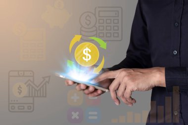 Hesap makinesi telefonu, hesaplama makinesi uygulamasını kullanarak hesaplama, tasarruf, yatırım, emeklilik tasarrufu ve rezerv fonları gibi çeşitli harcamaları hesaplamak