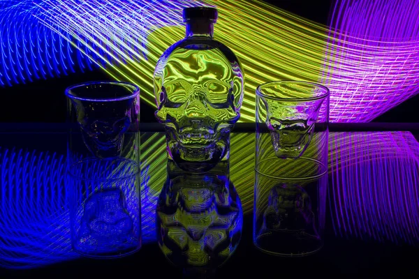 Kristallkopf Wodka Auf Schwarzem Hintergrund Mit Lightpainting Led — Stockfoto