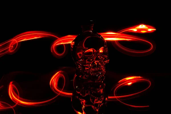 Vodka Cabeza Cristal Sobre Fondo Negro Con Pintura Luz Led —  Fotos de Stock