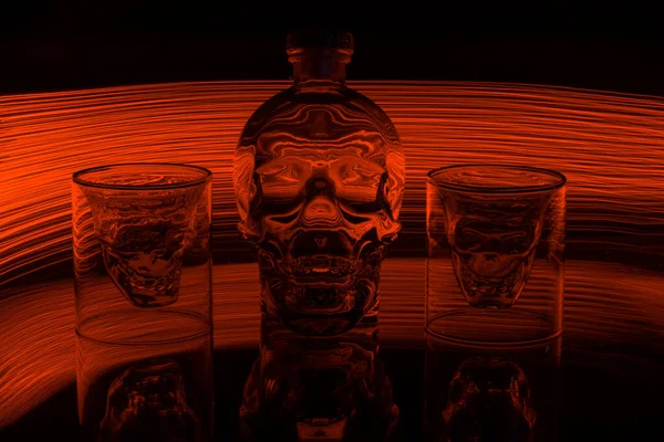 Vodka Cabeza Cristal Sobre Fondo Negro Con Pintura Luz Led — Foto de Stock