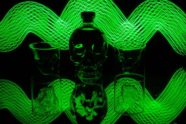 Kristal Hoofd Wodka Zwarte Achtergrond Met Licht Schilderen Led — Stockfoto