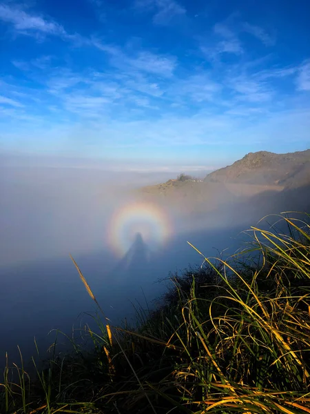 Brocken Spectre Las Montañas Día Niebla Paisaje Natural Con Hermoso — Foto de Stock