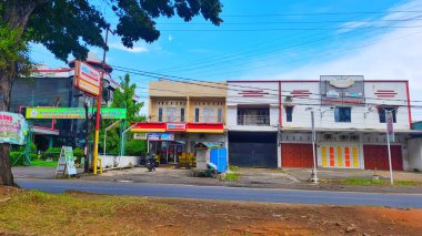 Bengkulu 'daki Yerel Alışveriş Merkezleri ve Ticari Binalar