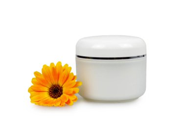 Beyaz arkaplanda takvim kremi izole edildi