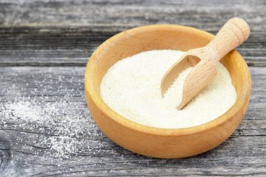 Ahşap kasede Semolina