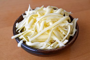 Kasede rendelenmiş peynir