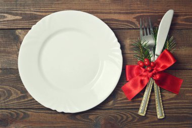 Noel masası üst görünümü ayarlıyor
