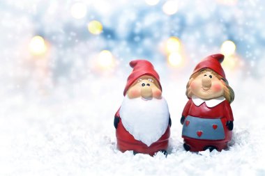 Şirin cüce heykelcikli Noel arkaplanı