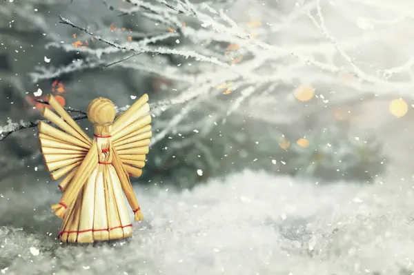 Melek süslemeli Noel kompozisyonu