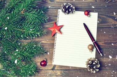 Boş kağıt ve Noel süsleri