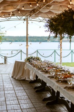 Düğünler için ziyafet salonu, şölen salonu dekorasyonu, atmosfer dekorasyonu.