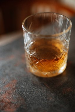 Şarap için düğün kadehi ve kristalden şampanya