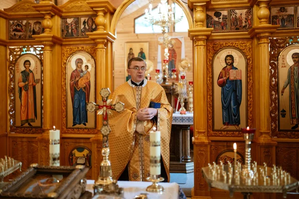 Klassisk Katedral Den Ortodoxa Kyrkan Med Ikoner Och Altare — Stockfoto