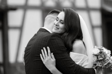 Gelin ve damadın parktaki ilk buluşması.