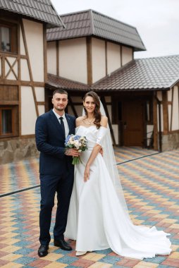 Gelin ve damadın parktaki ilk buluşması.