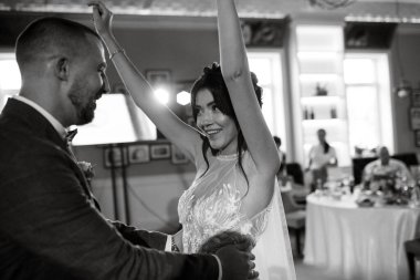 the first dance of the bride and groom inside a restaurant with heavy smoke