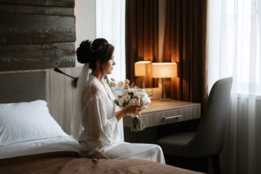 morning of the bride with the creation of the image of makeup and the creation of hairstyles