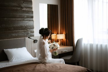 morning of the bride with the creation of the image of makeup and the creation of hairstyles