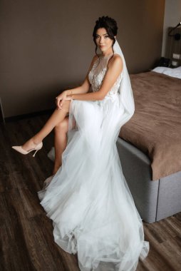 morning of the bride with the creation of the image of makeup and the creation of hairstyles