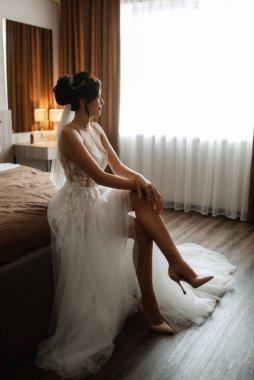 morning of the bride with the creation of the image of makeup and the creation of hairstyles