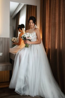 morning of the bride with the creation of the image of makeup and the creation of hairstyles