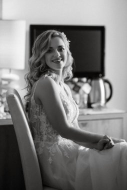 morning of the bride with the creation of the image of makeup and the creation of hairstyles