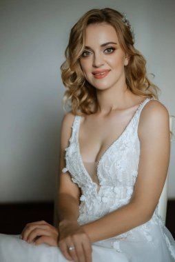 morning of the bride with the creation of the image of makeup and the creation of hairstyles