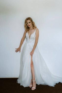 morning of the bride with the creation of the image of makeup and the creation of hairstyles