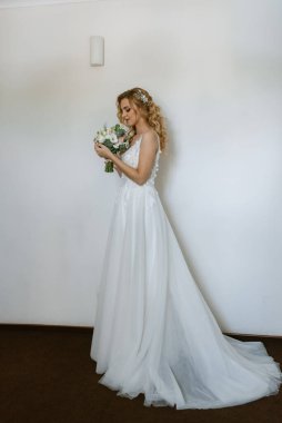 morning of the bride with the creation of the image of makeup and the creation of hairstyles