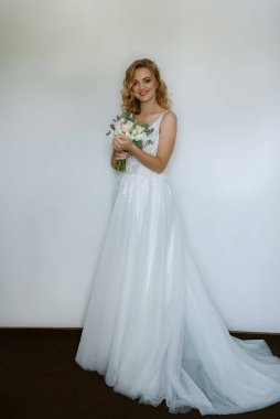 morning of the bride with the creation of the image of makeup and the creation of hairstyles