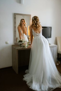 morning of the bride with the creation of the image of makeup and the creation of hairstyles