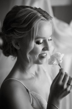 morning of the bride with the creation of the image of makeup and the creation of hairstyles