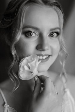 morning of the bride with the creation of the image of makeup and the creation of hairstyles