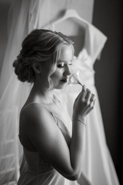 morning of the bride with the creation of the image of makeup and the creation of hairstyles