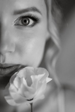 morning of the bride with the creation of the image of makeup and the creation of hairstyles