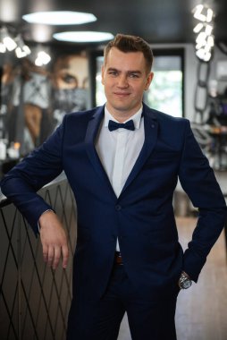 Berber dükkanındaki damadın sabahı.