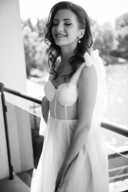 morning of the bride with the creation of the image of makeup and the creation of hairstyles