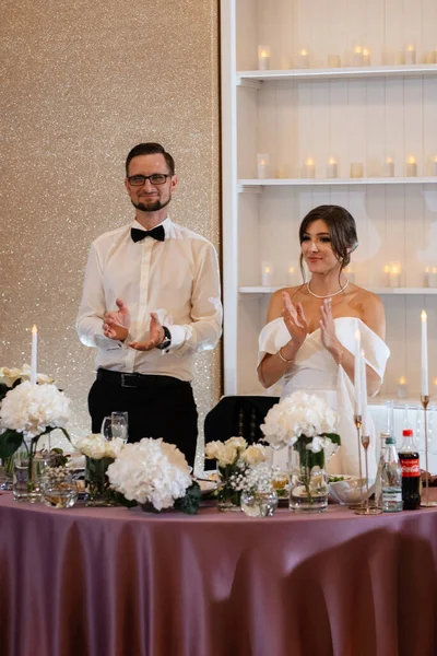 Portrait Newlyweds Presidium Wedding Banquet — Stock Photo, Image