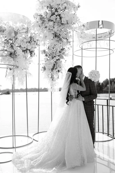 Wedding Ceremony Newlyweds Pier Restaurant — Stock fotografie