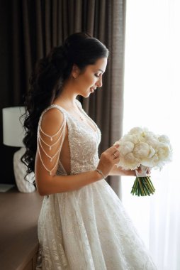 morning of the bride with the creation of the image of makeup and the creation of hairstyles