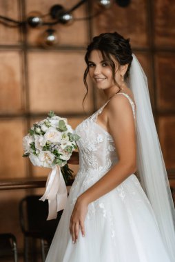 bride inside the cocktail bar at the bar in a bright atmosphere