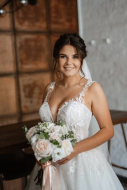 bride inside the cocktail bar at the bar in a bright atmosphere