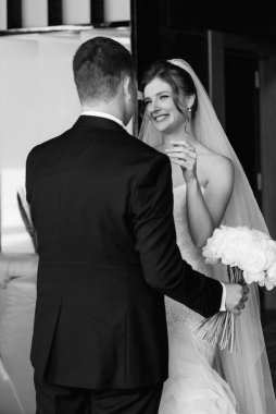 Gelin ve damadın otelde ilk buluşması.