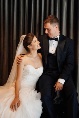 Gelin ve damadın otelde ilk buluşması.