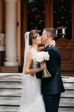 Gelin ve damadın otelde ilk buluşması.