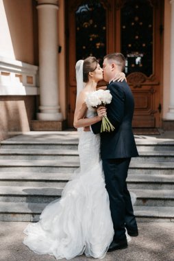 Gelin ve damadın otelde ilk buluşması.