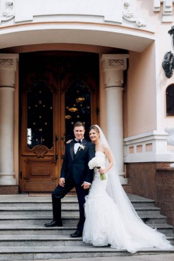 Gelin ve damadın otelde ilk buluşması.